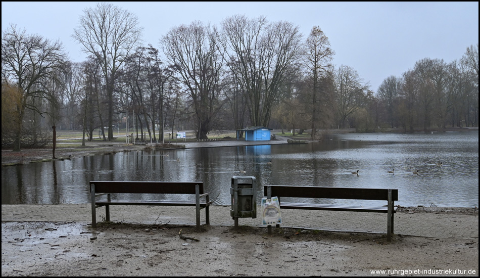 Winter-Tristesse im Fredenbaumpark: Haupt-See mit Bootsverleih