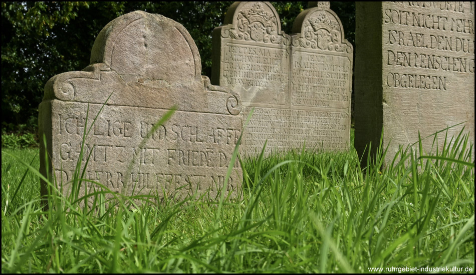 Alte Grabsteine vom Friedhof Ümmingen in Bochum