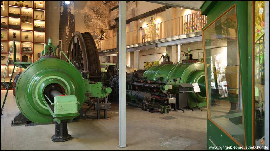 Fast die ganze Maschine, in dieser Halle ist der Leitstand (rechts im Bild) verglast und geschlossen