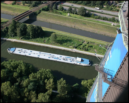 Schiff auf dem Rhein-Herne-Kanal