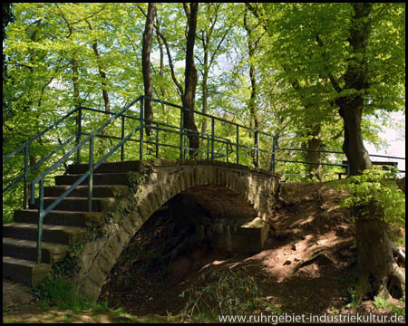 Brücke über den Schneckengang zur Friedrichshöhe