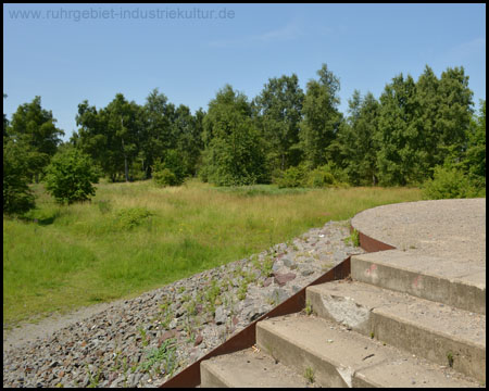 Blick von der Pyramide in den Gleispark Frintrop