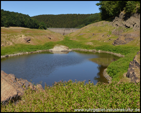 Letzter Rest Glörsee in einem abflusslosen Felsen-Kessel