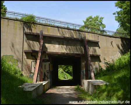 Straßenbrücke über die Gneisenau-Trasse