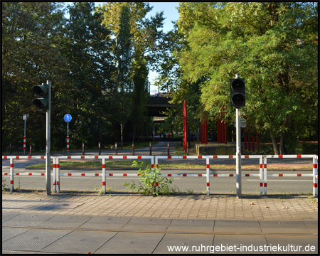 Kreuzung mit der Duisburger Straße: Fahrt frei! (Blick zurück)