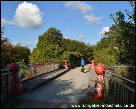 An den Mensch-ärgere-dich-Hütchen beginnt unbemerkt der  Radweg auf der HOAG-Trasse nach Aldenrade