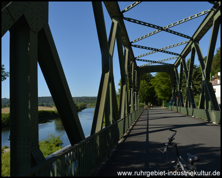 Blick von der zweiten Eisenbahnbrücke in Fahrtrichtung