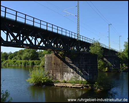 Eisenbahnbrücke der S-Bahn S9 in Richtung Wuppertal