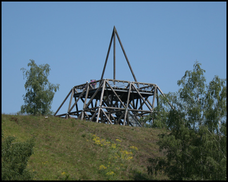 Spitze des Spurwerkturmes vom Umland aus gesehen