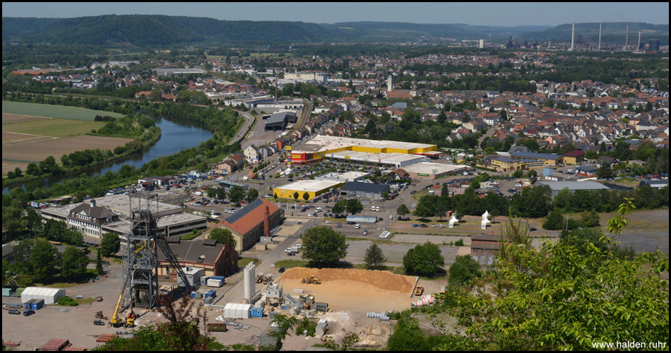 Blick zum ehemaligen Bergwerk Saar (Grube Duhamel), die Saar und Dillingen