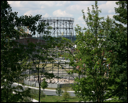 Kühlturmgerüst und - mit Adlerauge - Westfalenstadion (hinten)