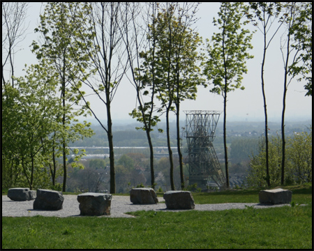 Vom "Klassenzimmer" reicht die Sicht auf Reste der Zeche Ewald