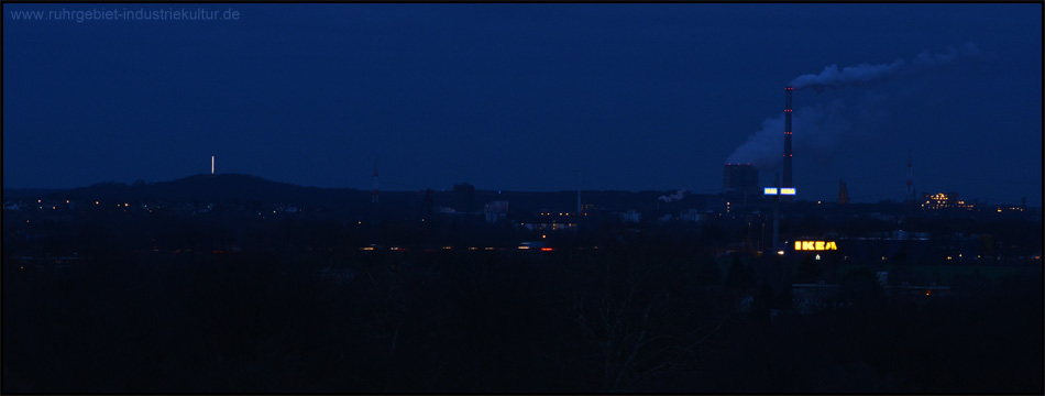 Auffallendes Leuchtschwert auf der Halde Großes Holz am Horizont, IKEA Kamen und Kraftwerk Bergkamen von Unna aus gesehen ISO 400, Blende f8, Belichtung 1/3 Sekunde 