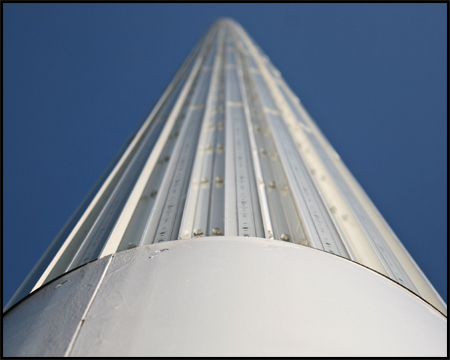 30 Meter hohe Skulptur mit ihren zahlreichen Leuchtdioden