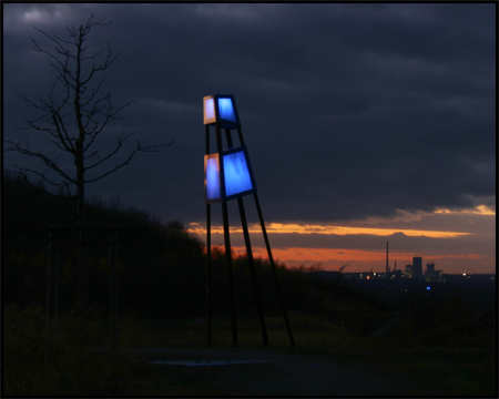 Blauer Leuchtturm mit Blick auf das Kraftwerk bei Lünen ISO 100, Blende f8, Belichtung 1 Sekunde 