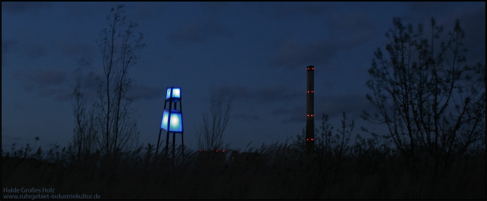 Gleicher Blick wie beim Titelbild am Tage: Korridorpark und Kraftwerk Bergkamen in Heil. Der Wind weht kräftig. ISO 200, Blende f5, Belichtung 1,3 Sekunden. Nachträgliche Schärfung wegen des leicht schwingenden Stativs im Wind