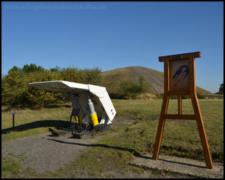 Station XIV mit der Grablegung, hinten der Gipfel