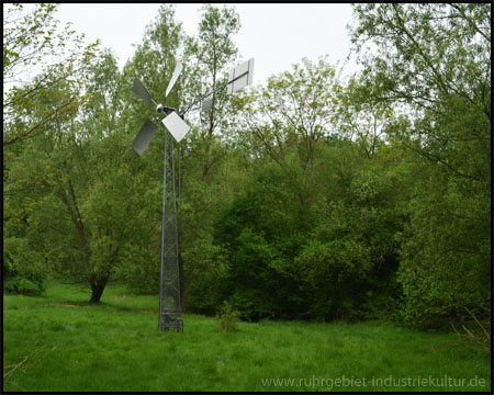 Windrad auf der Halde neben dem Freizeitzentrum Herbede