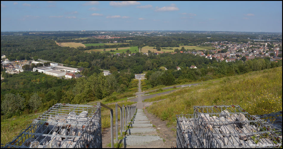 Blick zurück vom oberen Ende der Himmelsstiege zum Haldenfuß