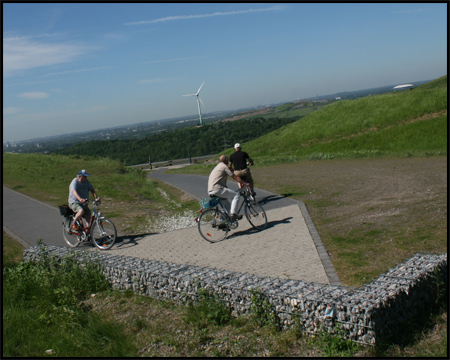 Radfahrende auf der Hohewardhalde