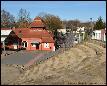 Blick von den Zuschauerrängen auf die alte Kaue