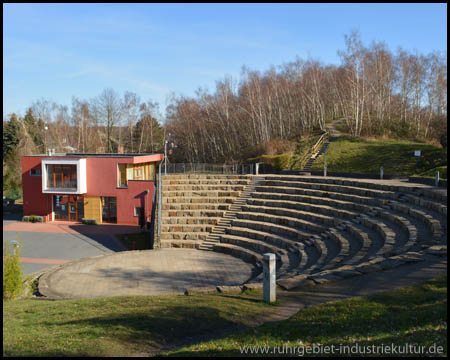 Kulturcafé und Seminarräume neben dem offenen Theater