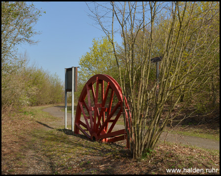 Seilscheibe als Teil des Bergbaulehrpfades