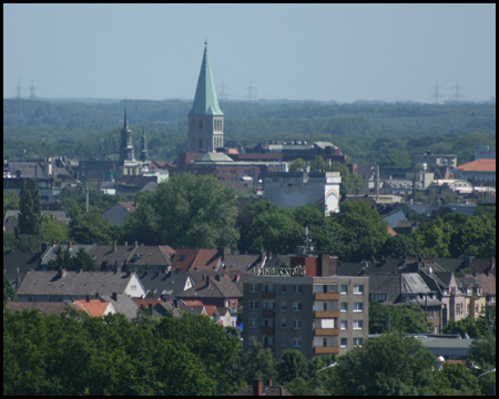 Blick auf Hamm mit Paulus- (rechts) und Lutherkirche (links)