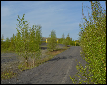 Schotterweg auf dem Gipfel