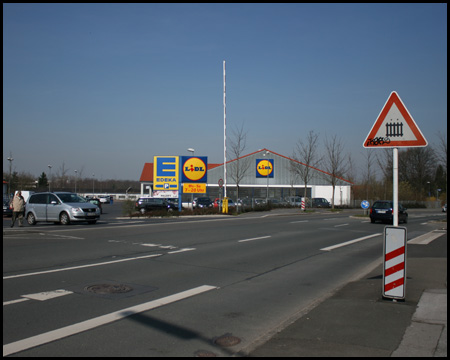 Nicht weit vom Bahnhof lag die zweite Halde, heute Supermarkt