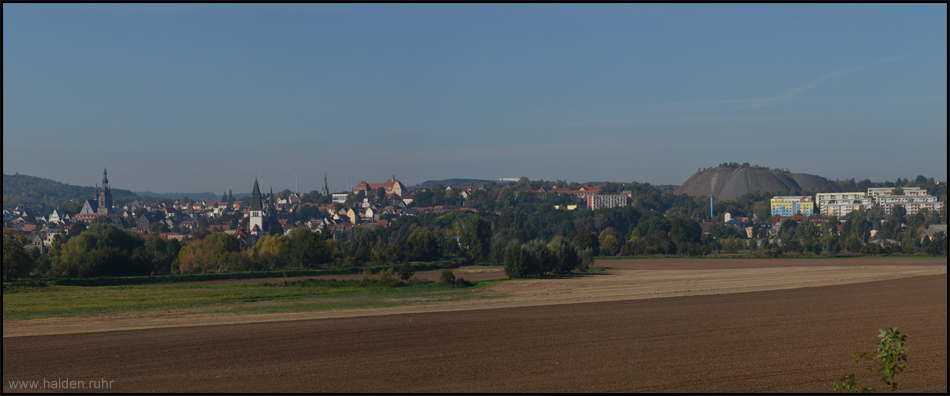 Panorama über Lutherstadt Eisleben und die Halde am Max-Lademann-Schacht