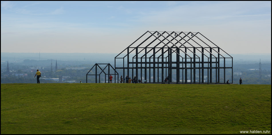 Das Hallenhaus von einem nördlichen Aussichtspunkt gesehen (Teleobjektiv)