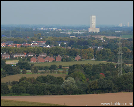 Kubischer Förderturm "Westpol" der Zeche Rossenray