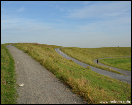 Panoramarundweg auf den windschützenden Böschungen