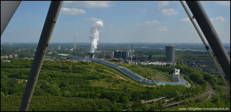 Kokerei Prosper und Halde Prosperstraße mit dem Alpincenter Bottrop vom Tetraeder gesehen