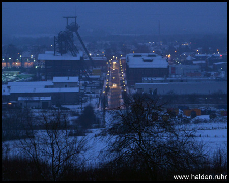 Blick auf die Straßenachse der Zeche Radbod