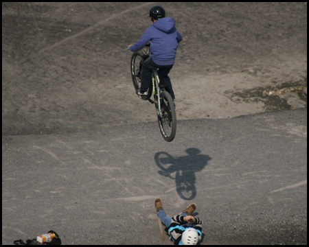 Die steilen Hänge sind beliebt bei Crossbike-Fahrern