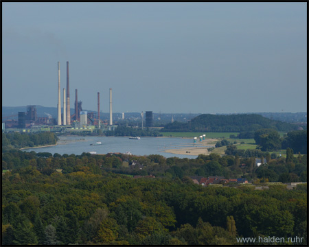 Aussicht von der Halde auf den Rhein und den Alsumer Berg