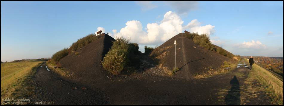 Panoramafoto der Pyramiden auf der Halde Rungenberg