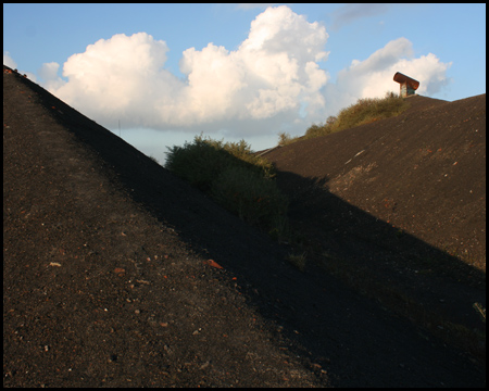 Spiegelscheinwerfer auf der östlichen Pyramidenhälfte