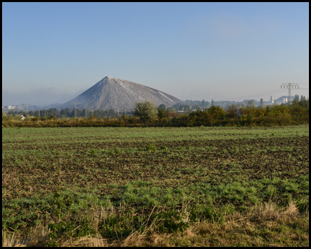 Kalihalde im Nebel