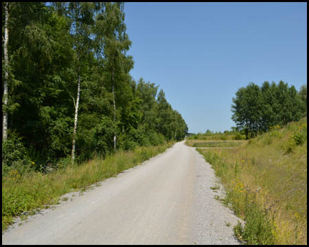 Neuer Radweg Rünthe-Stockum, links die Halde