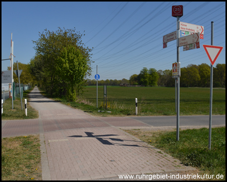 Knotenpunkt 25 mit Umsteigemöglichkeit zur Römer-Lippe-Route