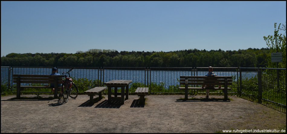 Rastplatz mit bester Sicht auf den großen See