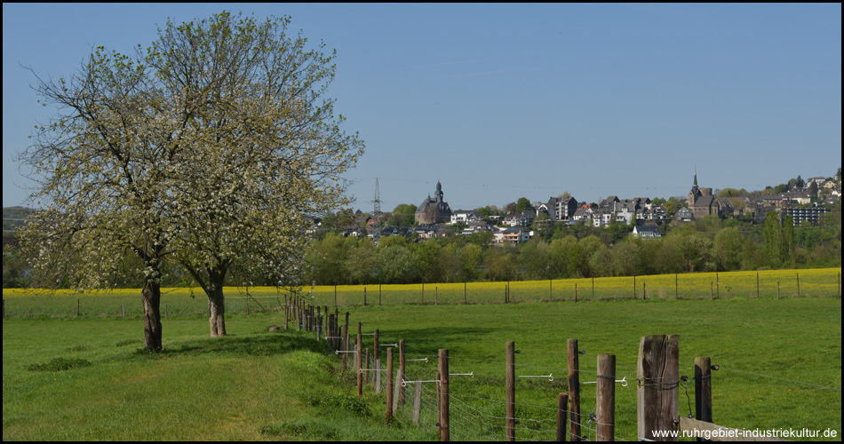 Blick von den Wiesen bei Schloss Werdringen nach Wetter (Ruhr)