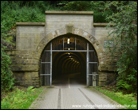 Westliches Portal des Schulenbergtunnels