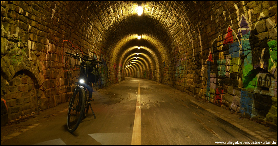 Blick zurück vom östlichen in Richtung westliches Tunnelportal