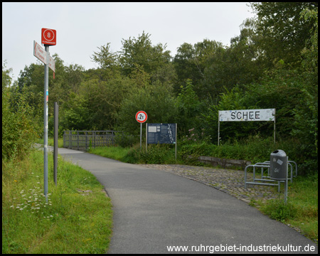 Am Knotenpunkt 8 steht ein Stationsschild