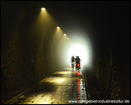 Licht am Ende des Tunnels: Blick zum Ausgang