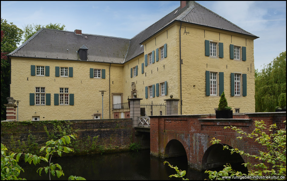 Hauptburg: Das Herrenhaus auf einer eigenen Insel zwischen Vorburg und Garten